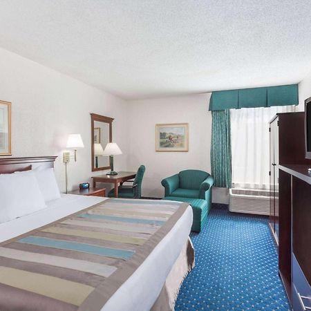 Baymont By Wyndham Greensboro/Coliseum Kültér fotó