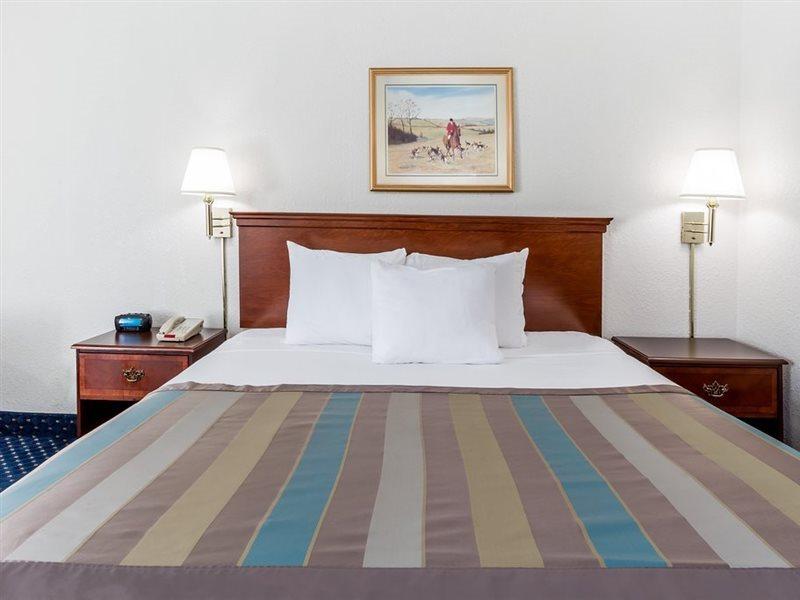 Baymont By Wyndham Greensboro/Coliseum Kültér fotó
