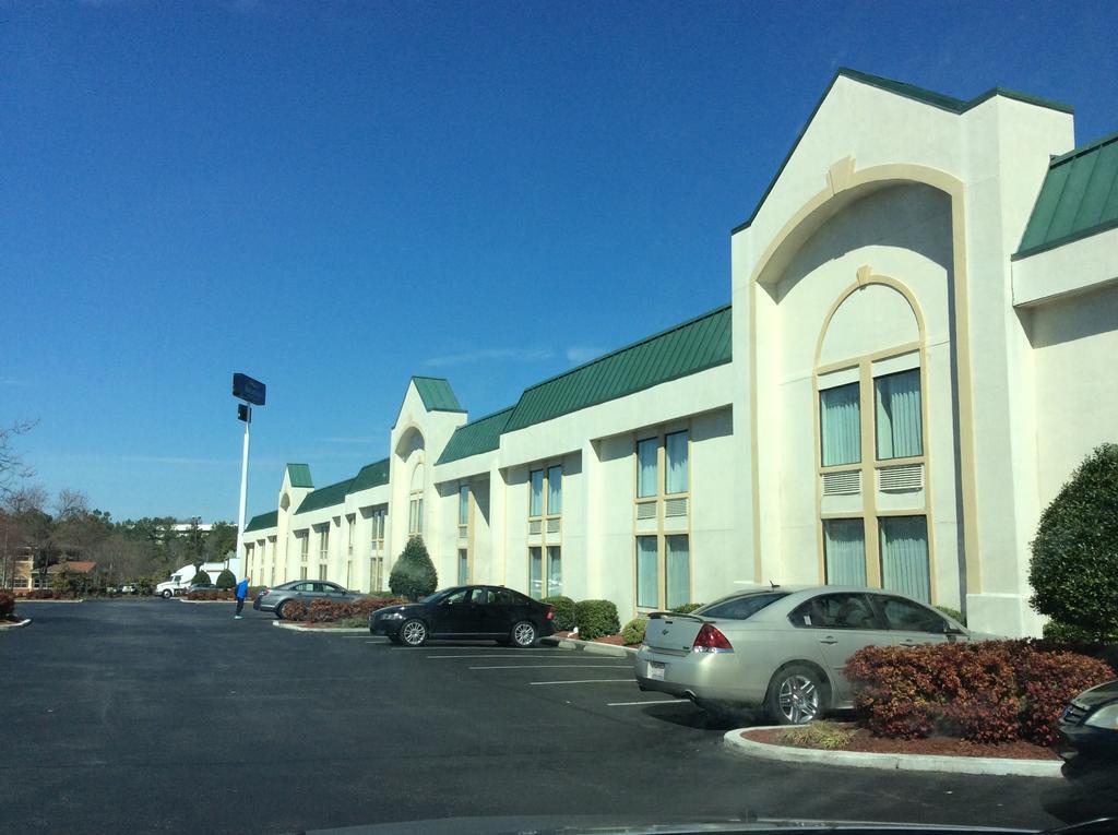 Baymont By Wyndham Greensboro/Coliseum Kültér fotó